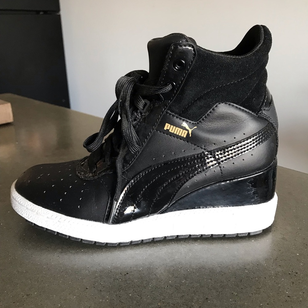 Puma hightop platform sneakers. Size 6.5